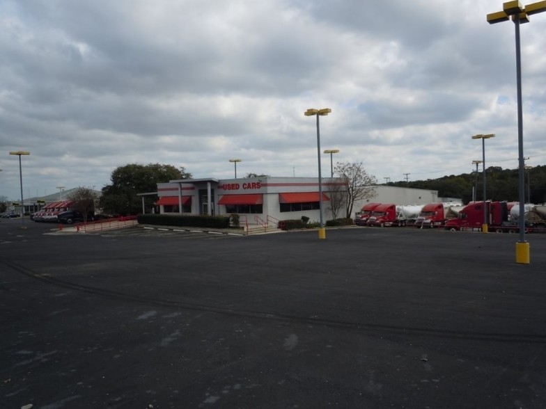 Retail in San Antonio, TX for sale - Building Photo - Image 2 of 5