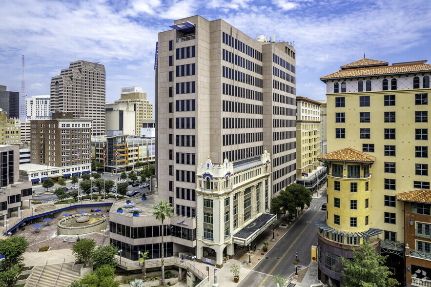 175 E Houston St, San Antonio, TX for lease - Building Photo - Image 1 of 3