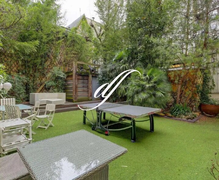 Office in Paris for lease - Building Photo - Image 1 of 6