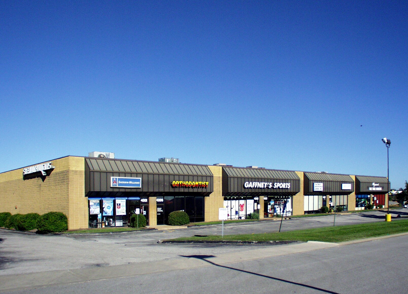 4001-4061 S Cloverleaf Dr, Saint Peters, MO for lease Building Photo- Image 1 of 6