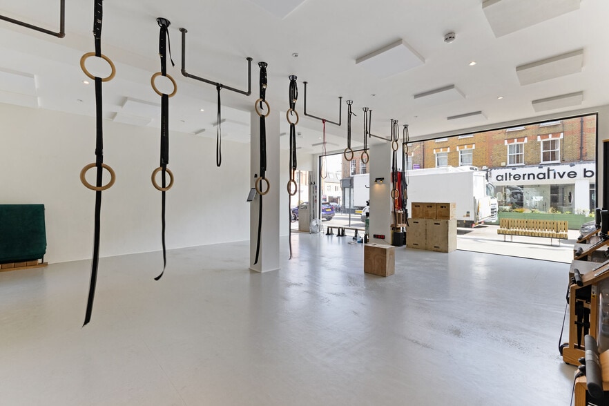 100-102 Wandsworth Bridge Rd, London for sale - Interior Photo - Image 3 of 7