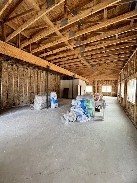 3908 98th st, Lubbock, TX for lease - Interior Photo - Image 2 of 7