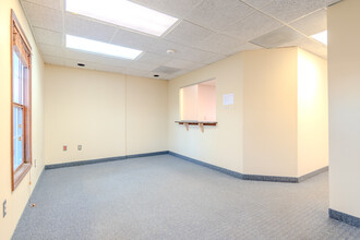 37899 W 12 Mile Rd, Farmington Hills, MI for lease Lobby- Image 2 of 12