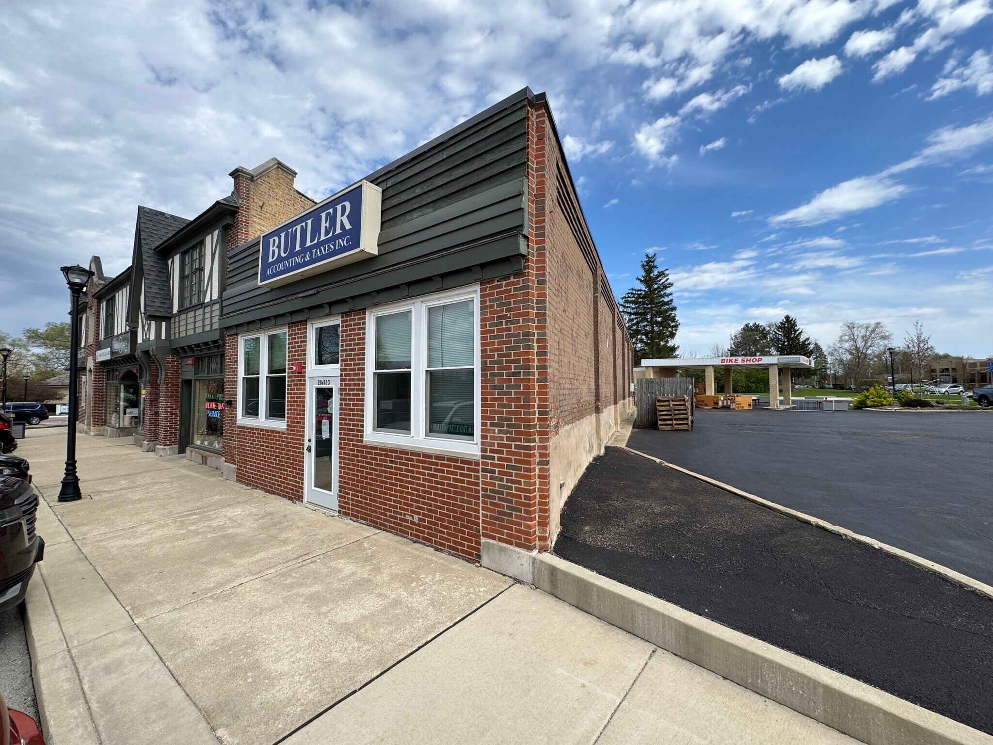 28W583 Stafford Pl, Warrenville, IL for lease Building Photo- Image 1 of 9