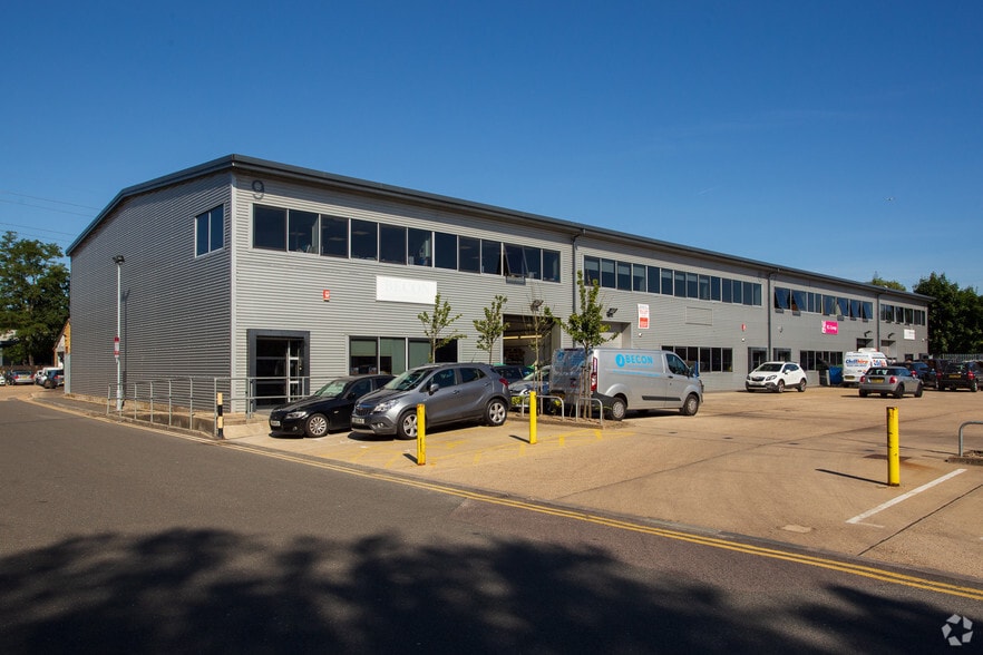 109 Chertsey Rd, Byfleet for lease - Building Photo - Image 1 of 5