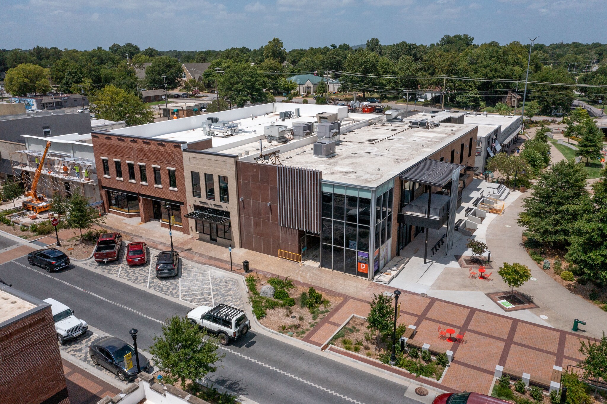 100 W Emma Ave, Springdale, AR for lease Building Photo- Image 1 of 8