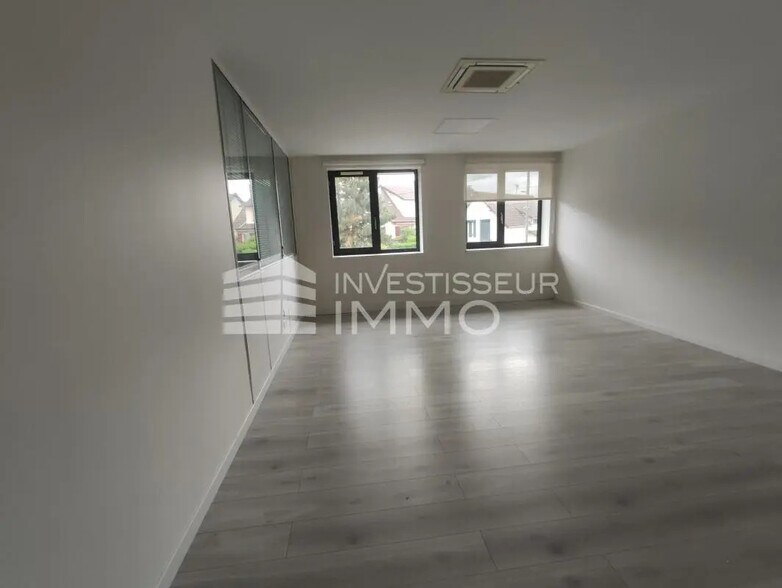 Office in Noisy-le-Grand for lease - Interior Photo - Image 3 of 5