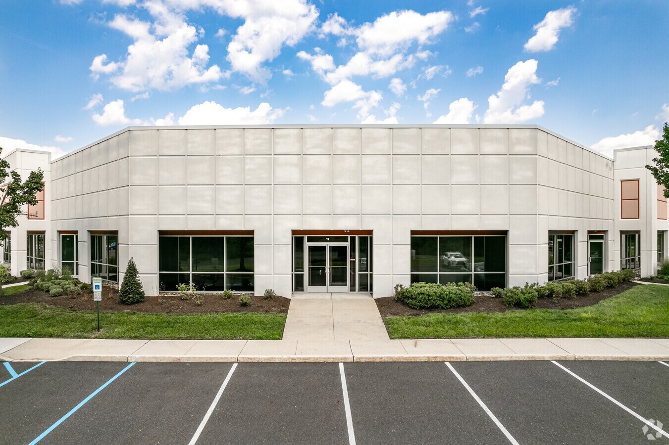 5 Terri Ln, Burlington, NJ 08016 Bromley Commons Bldg 2