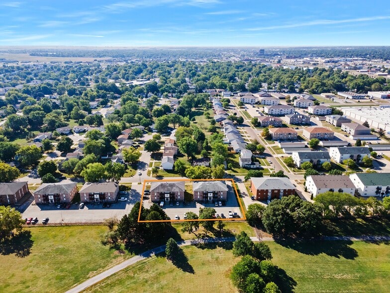 2004 Rainbow Ave, Bloomington, IL for sale - Building Photo - Image 2 of 6