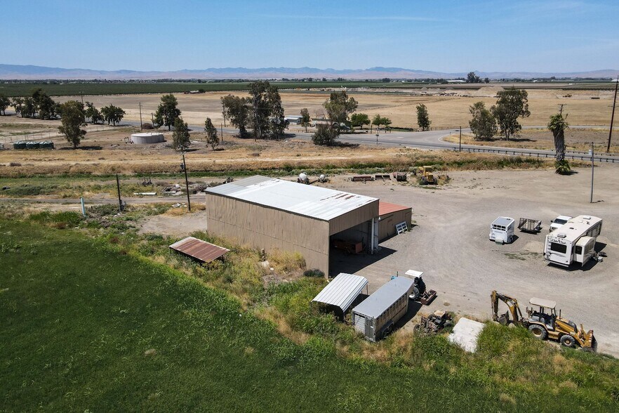 10746 S Mercey Springs Rd, Los Banos, CA for sale - Primary Photo - Image 1 of 1