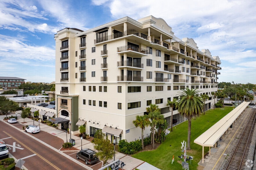 111 E Monument Ave, Kissimmee, FL for lease - Primary Photo - Image 1 of 19