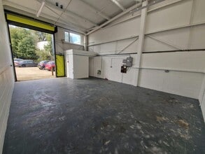 Limberline Spur, Portsmouth for lease Interior Photo- Image 2 of 2