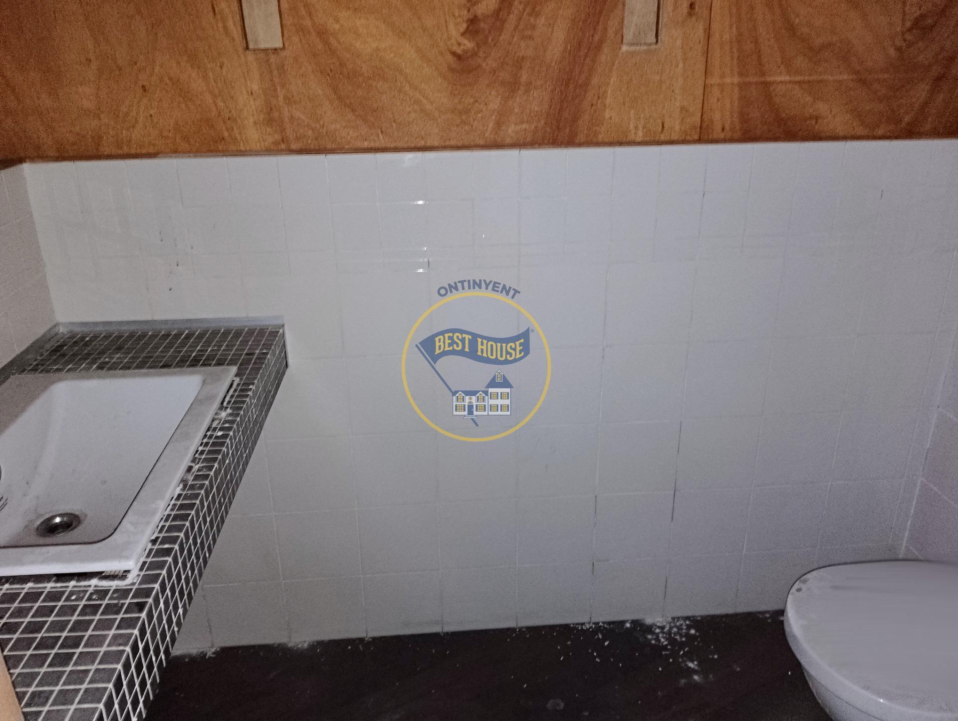 Retail in Ontinyent, Valencia for lease Building Photo- Image 1 of 18