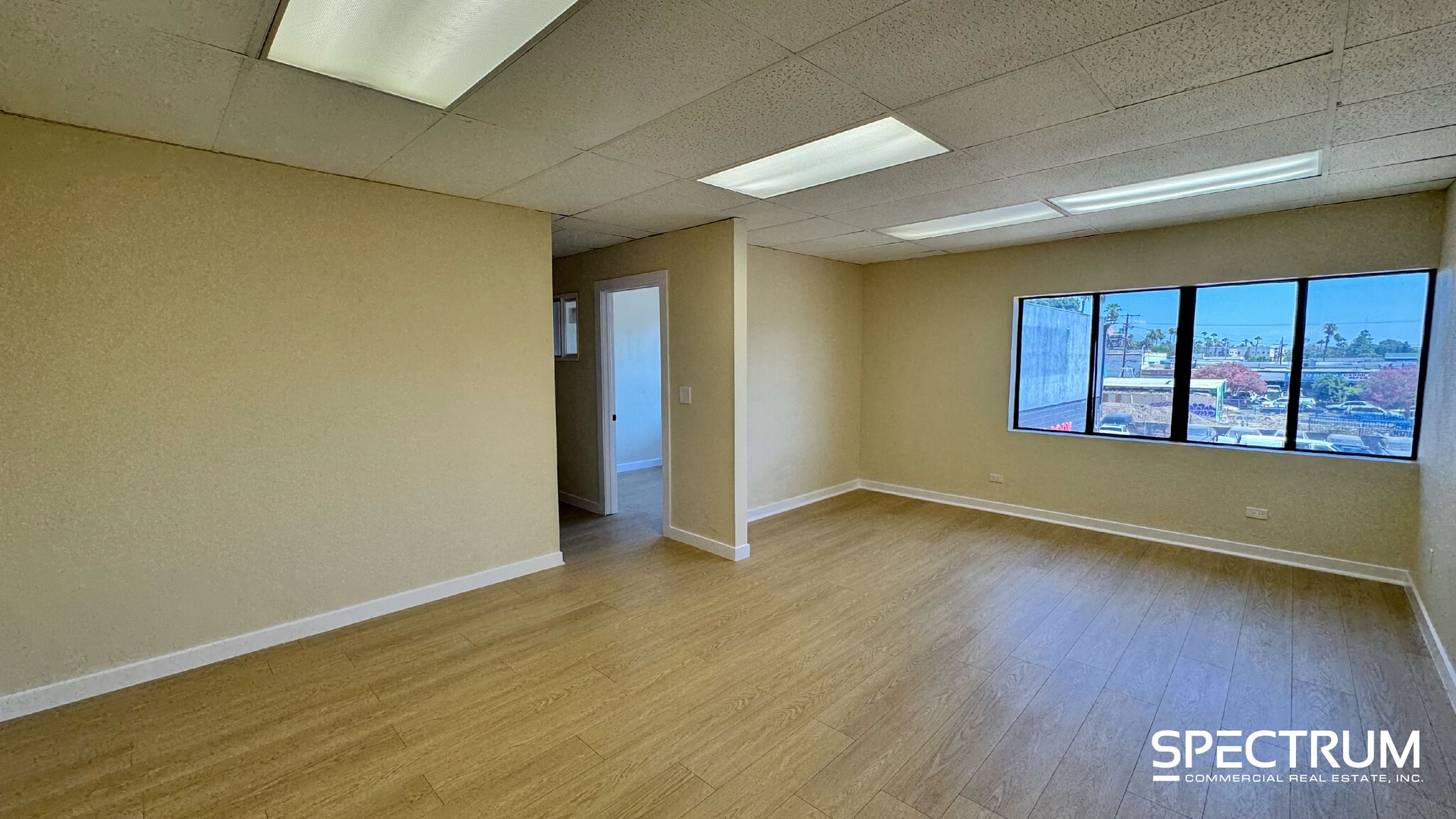 21024 Sherman Way, Canoga Park, CA for lease Interior Photo- Image 1 of 5