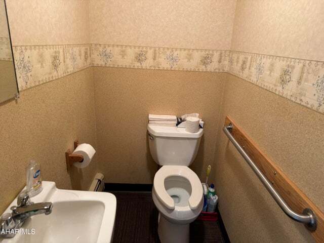 129 Laurel Dr, Hastings, PA for sale - Interior Photo - Image 3 of 9