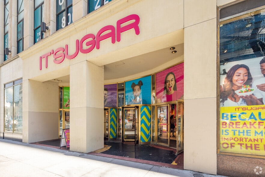 717 N Michigan Ave, Chicago, IL for lease - Building Photo - Image 2 of 4