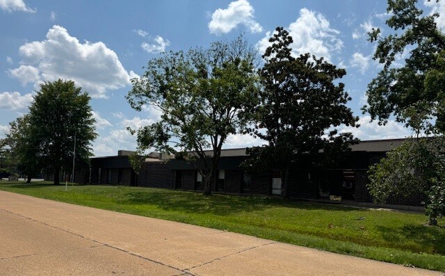 1717 Fenpark Dr, Fenton, MO for sale - Building Photo - Image 3 of 8