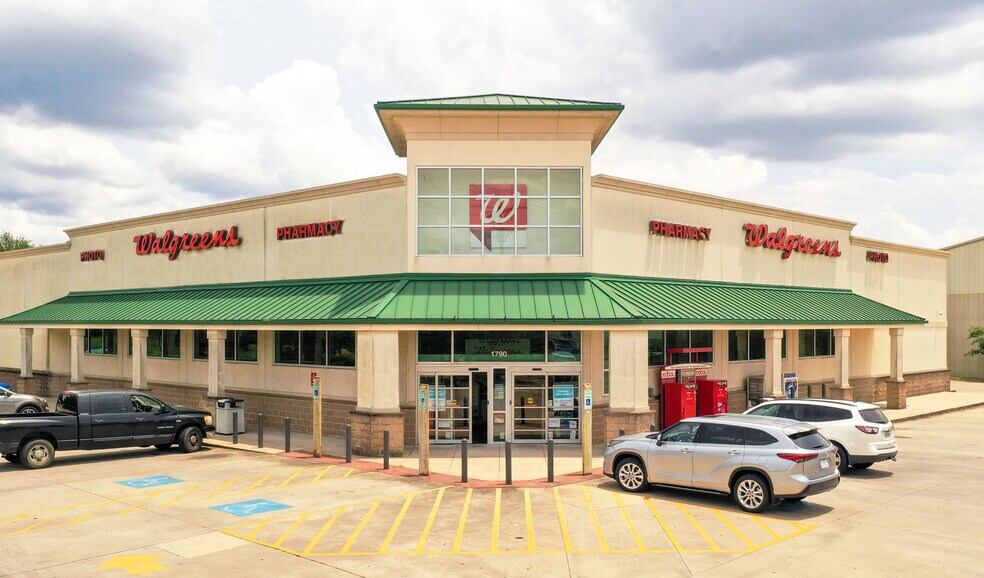 1790 Texas Ave, Bridge City, TX for sale - Primary Photo - Image 1 of 1