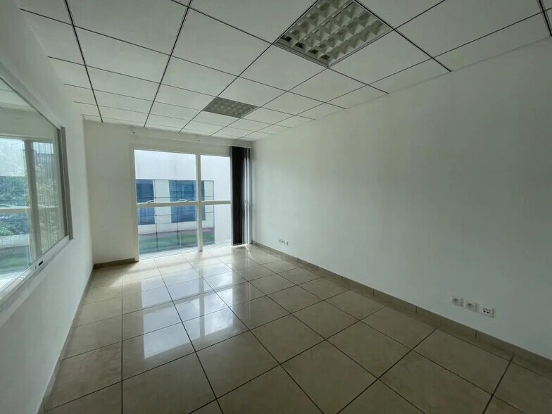 Office in Évreux for lease - Interior Photo - Image 3 of 5