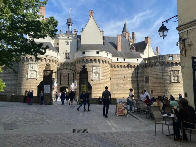 Retail in Nantes for lease - Building Photo - Image 3 of 8