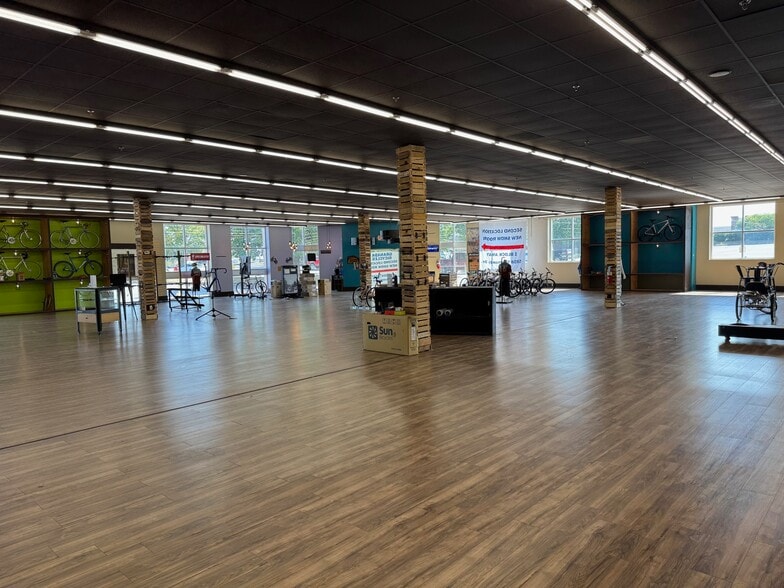 235-293 Mid Rivers Mall Dr, Saint Peters, MO for lease - Interior Photo - Image 3 of 8