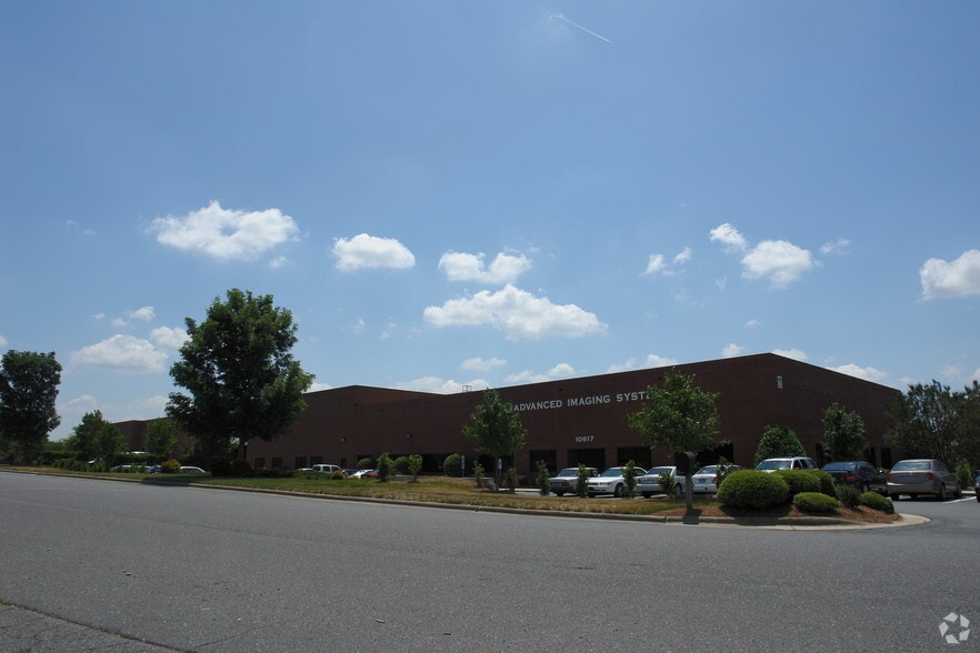 10617 Southern Loop Blvd, Pineville, NC for lease - Building Photo - Image 3 of 9