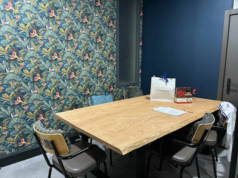 Office in Lyon for lease - Interior Photo - Image 2 of 9