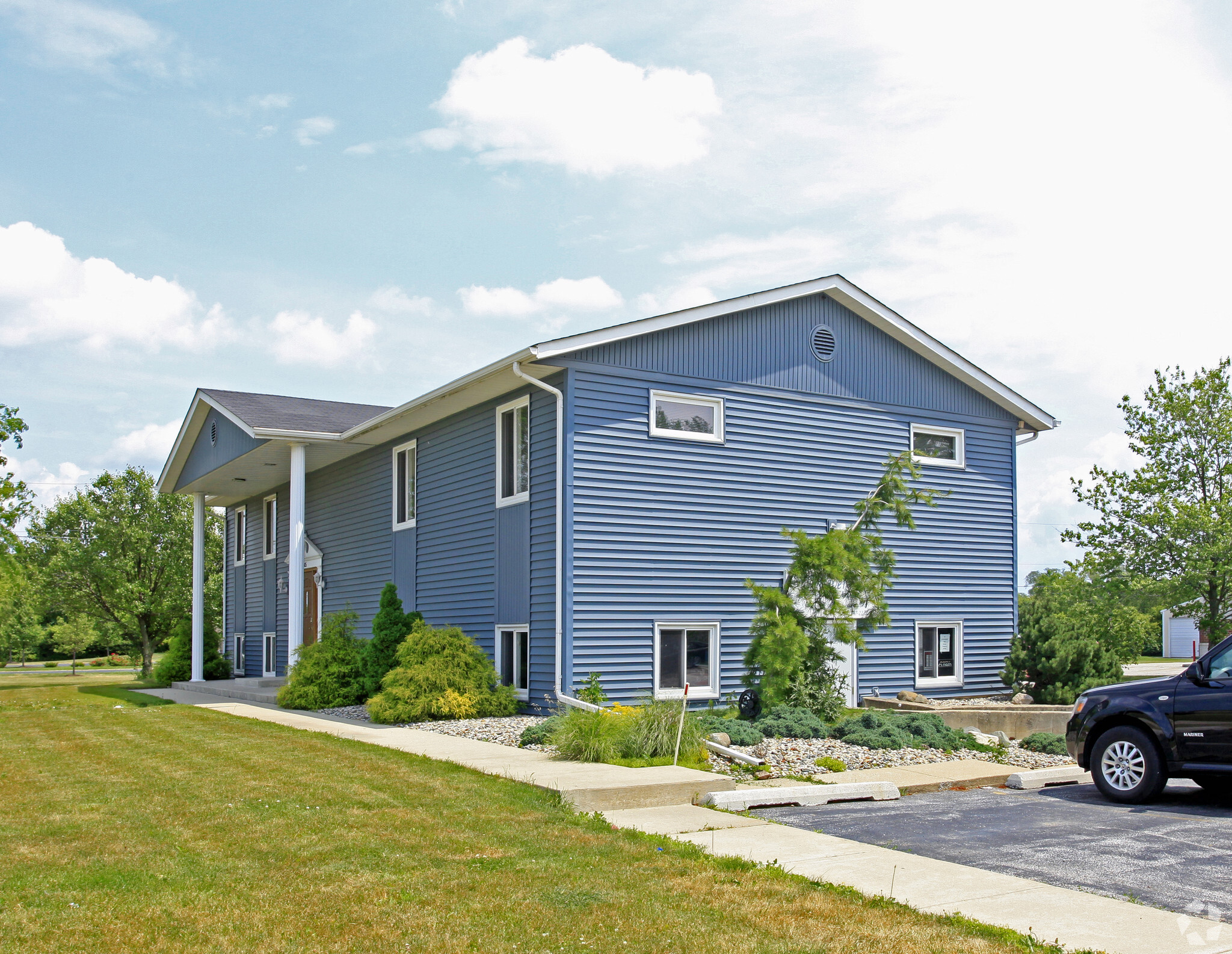 705 Colonial Rd, Hobart, IN for sale Primary Photo- Image 1 of 1