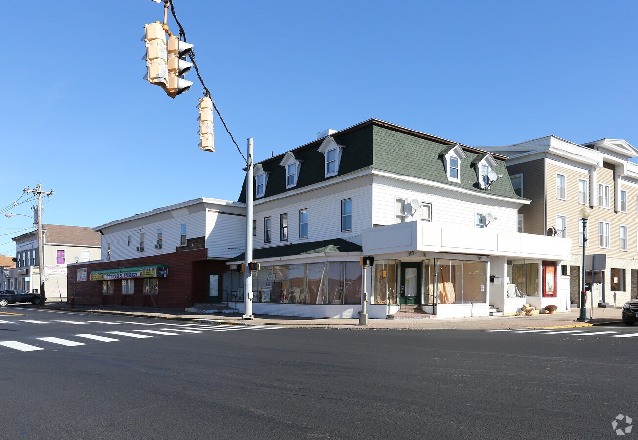 4 Center St, Wallingford, CT 06492