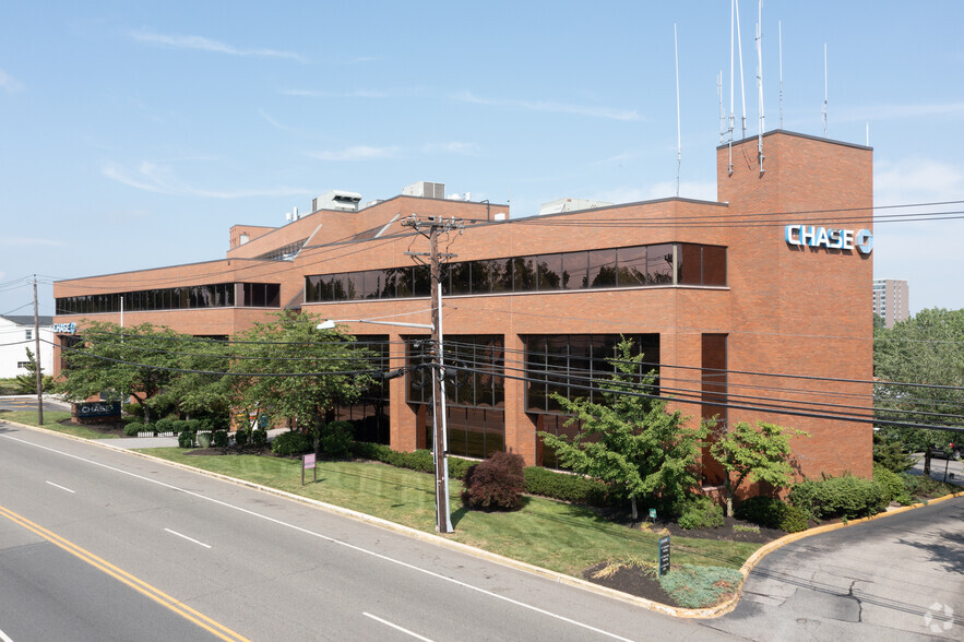 460 Bergen Blvd, Palisades Park, NJ for lease - Building Photo - Image 1 of 9