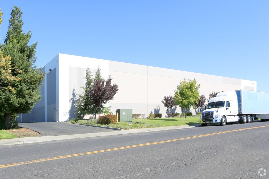 5001 Fermi Dr, Fairfield, CA for lease - Building Photo - Image 1 of 3