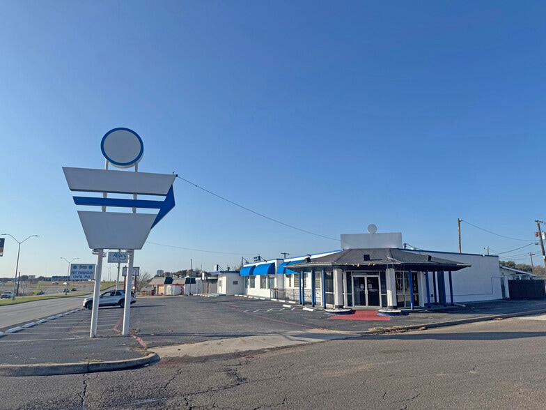 3500 Alta Mere Dr, Fort Worth, TX for lease - Building Photo - Image 1 of 2