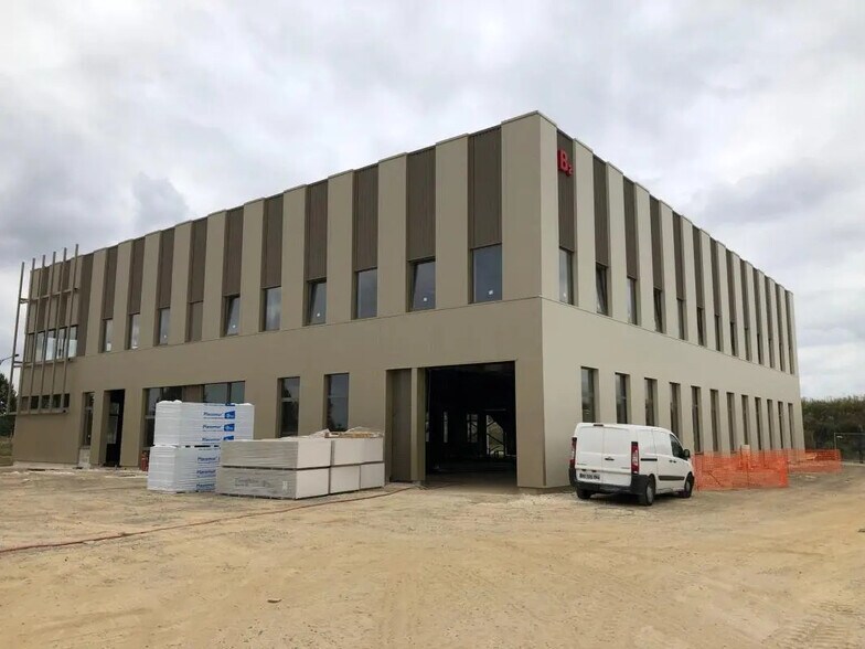 Flex in Tremblay-en-France for lease - Building Photo - Image 3 of 11