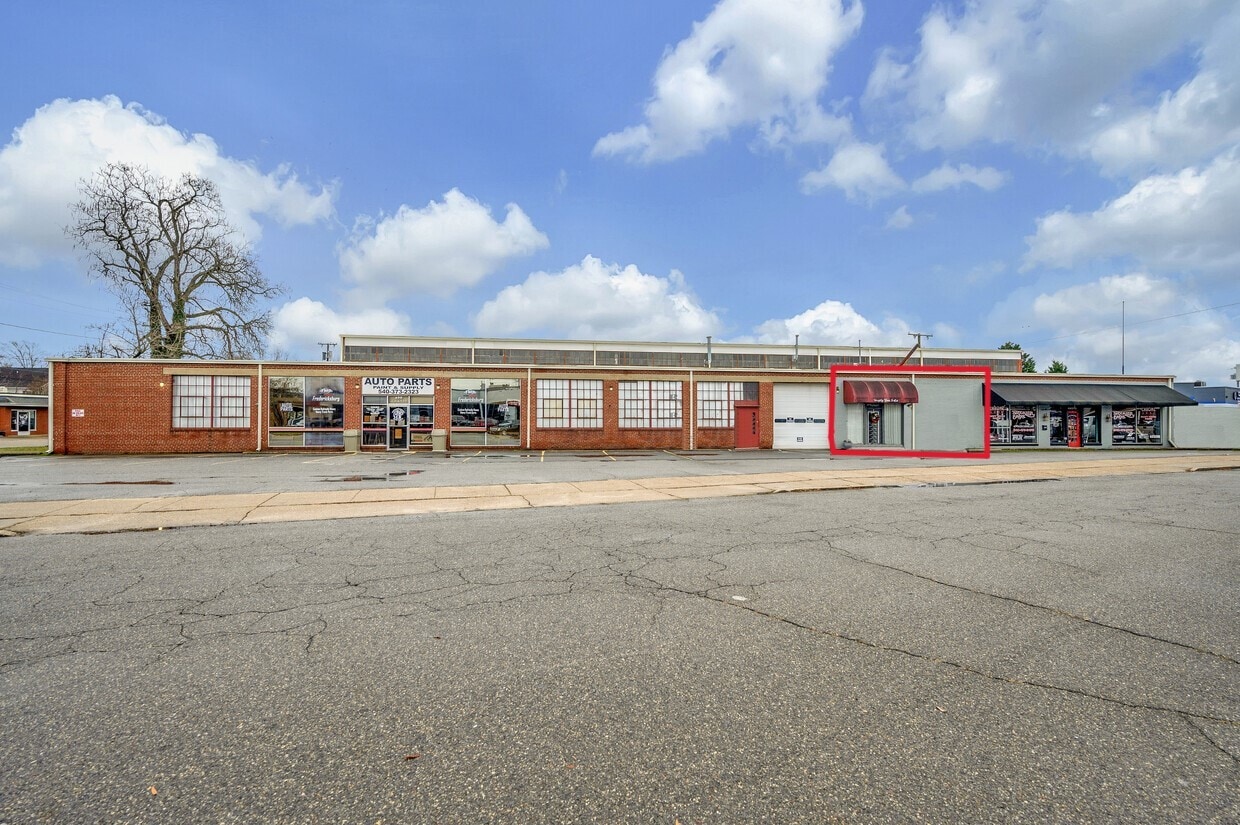 400-410 Amaret St, Fredericksburg, VA for lease Building Photo- Image 1 of 11