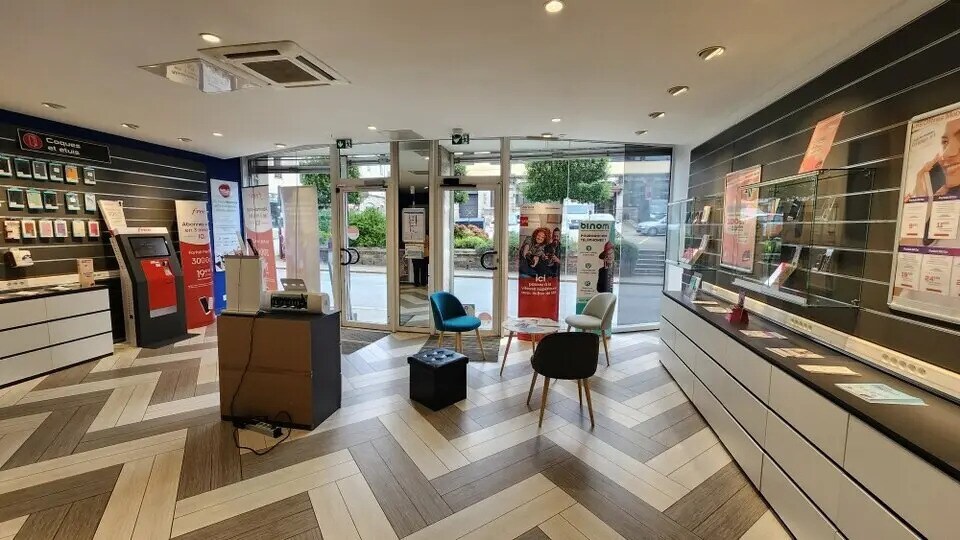 Retail in Redon for lease Building Photo- Image 1 of 5