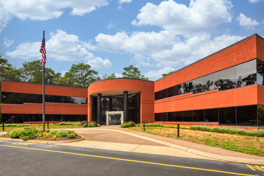 484 Viking Dr, Virginia Beach, VA for lease - Building Photo - Image 1 of 8