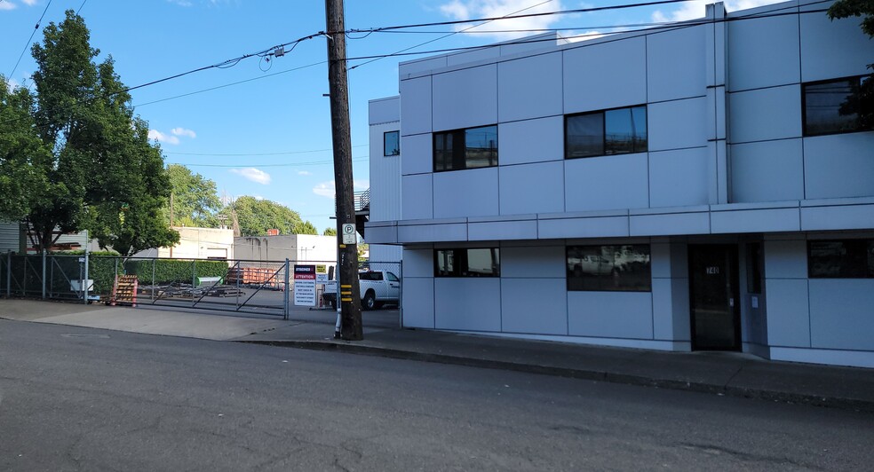 740 N Knott St, Portland, OR for lease - Building Photo - Image 1 of 6