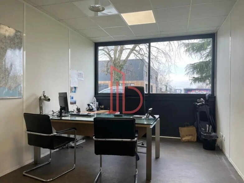 Office in Bordeaux for lease - Interior Photo - Image 3 of 4
