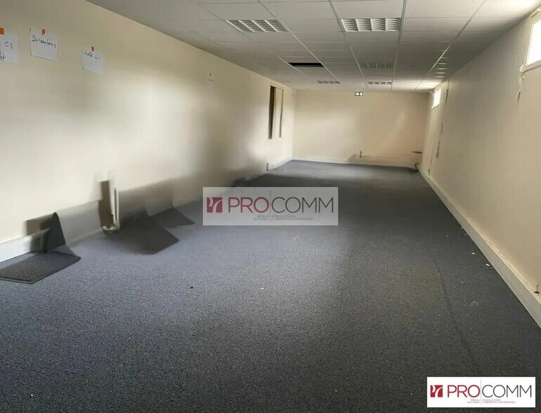 Office in Chartres for lease - Interior Photo - Image 2 of 6