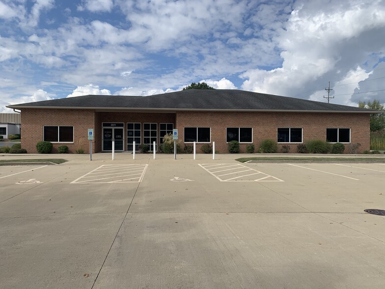 2611 S Banker St, Effingham, IL for sale - Building Photo - Image 1 of 1