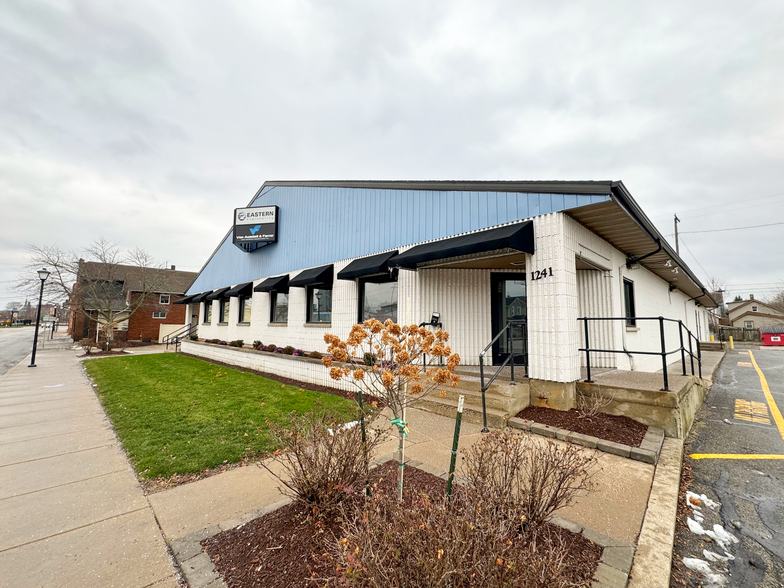 1241 N Wells St, Fort Wayne, IN for lease - Building Photo - Image 3 of 7