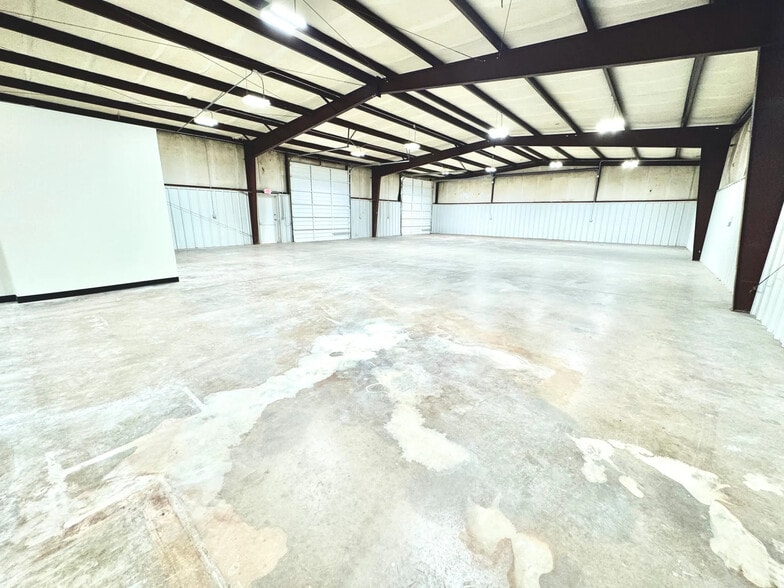 1610 SE 37th St, Oklahoma City, OK for lease - Building Photo - Image 3 of 8