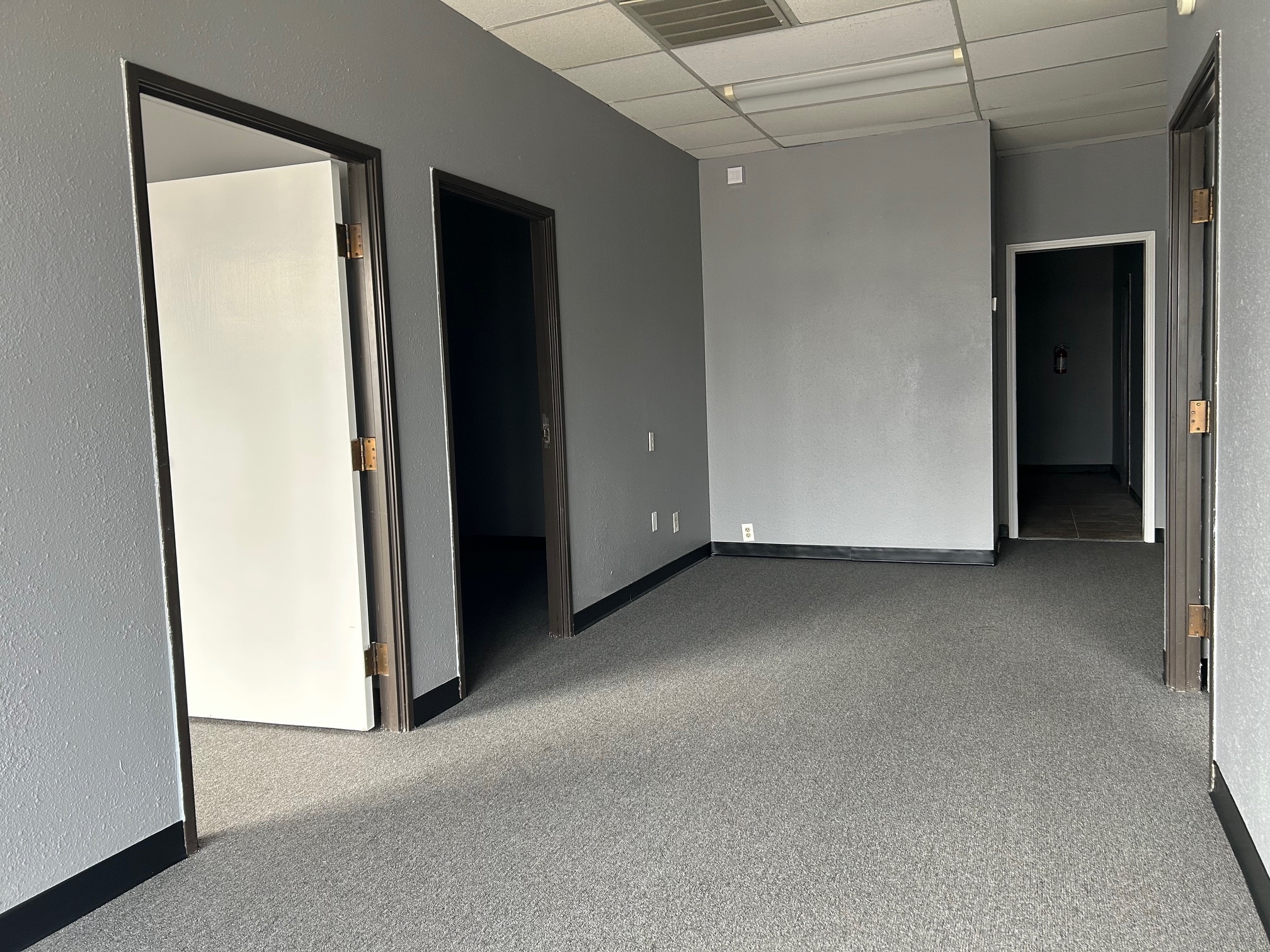 2734 W Kingsley Rd, Garland, TX for lease Interior Photo- Image 1 of 3