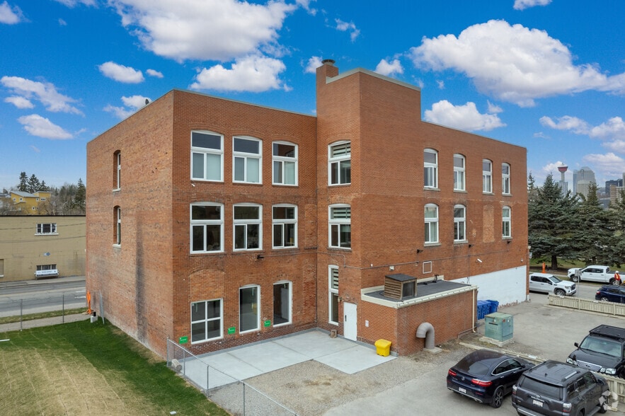 902 9 Ave SE, Calgary, AB for lease - Building Photo - Image 2 of 15