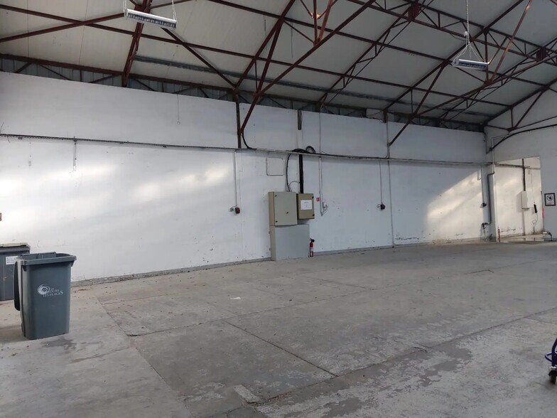Industrial in La Seyne-sur-Mer for lease - Building Photo - Image 3 of 8