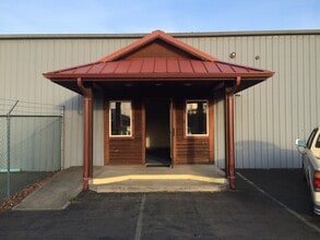 1195 Newmark Ave, Coos Bay, OR for lease Interior Photo- Image 2 of 25