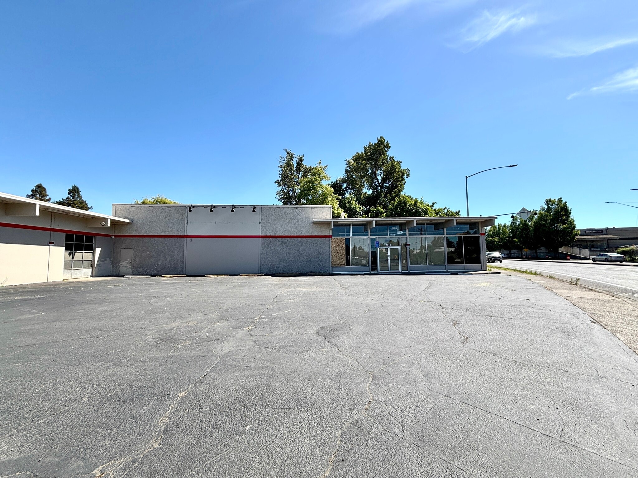 1012 Commercial St NE, Salem, OR for lease Building Photo- Image 1 of 24