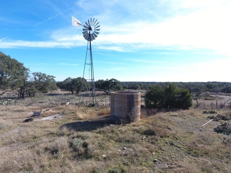 438 Acres In Kimble County Tx, Junction, TX for sale - Primary Photo - Image 1 of 1