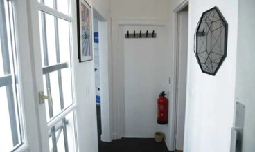 7 Rue Commines, Paris for lease Interior Photo- Image 2 of 6