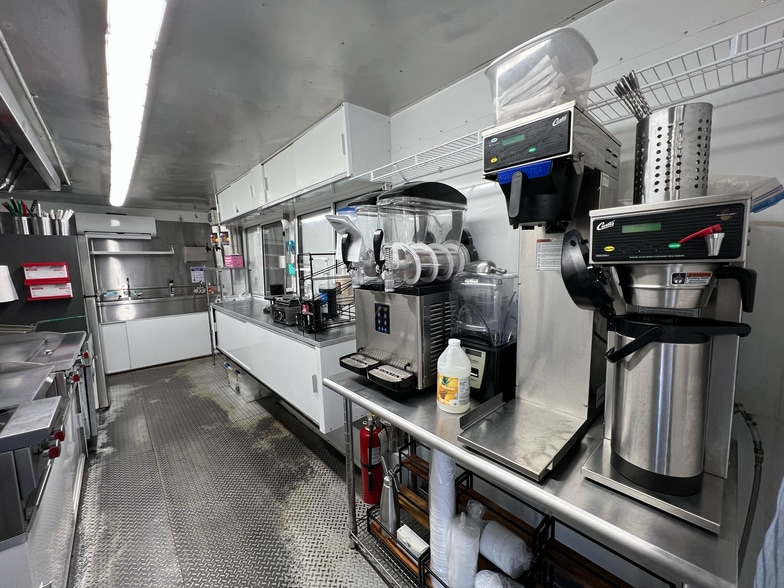 300 E Magnolia Ave, Geneva, AL for sale - Building Photo - Image 3 of 24